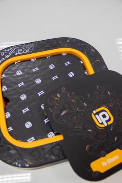 De Bank chocolate box ribbon tab lid with printed cushion pads